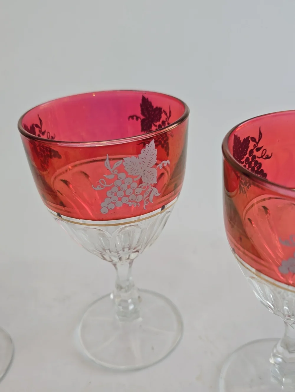 Vintage Lubiana Set Of 5 Italian Cranberry Wine Glasses Etched Grape Design